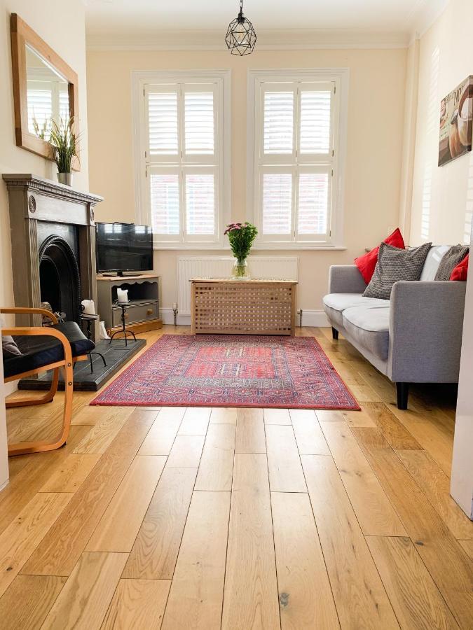 Riverside - Quaint Victorian By The River * York