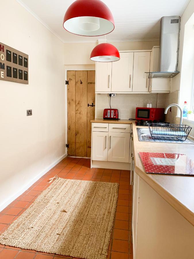 Lodge Riverside - Quaint Victorian By The River *