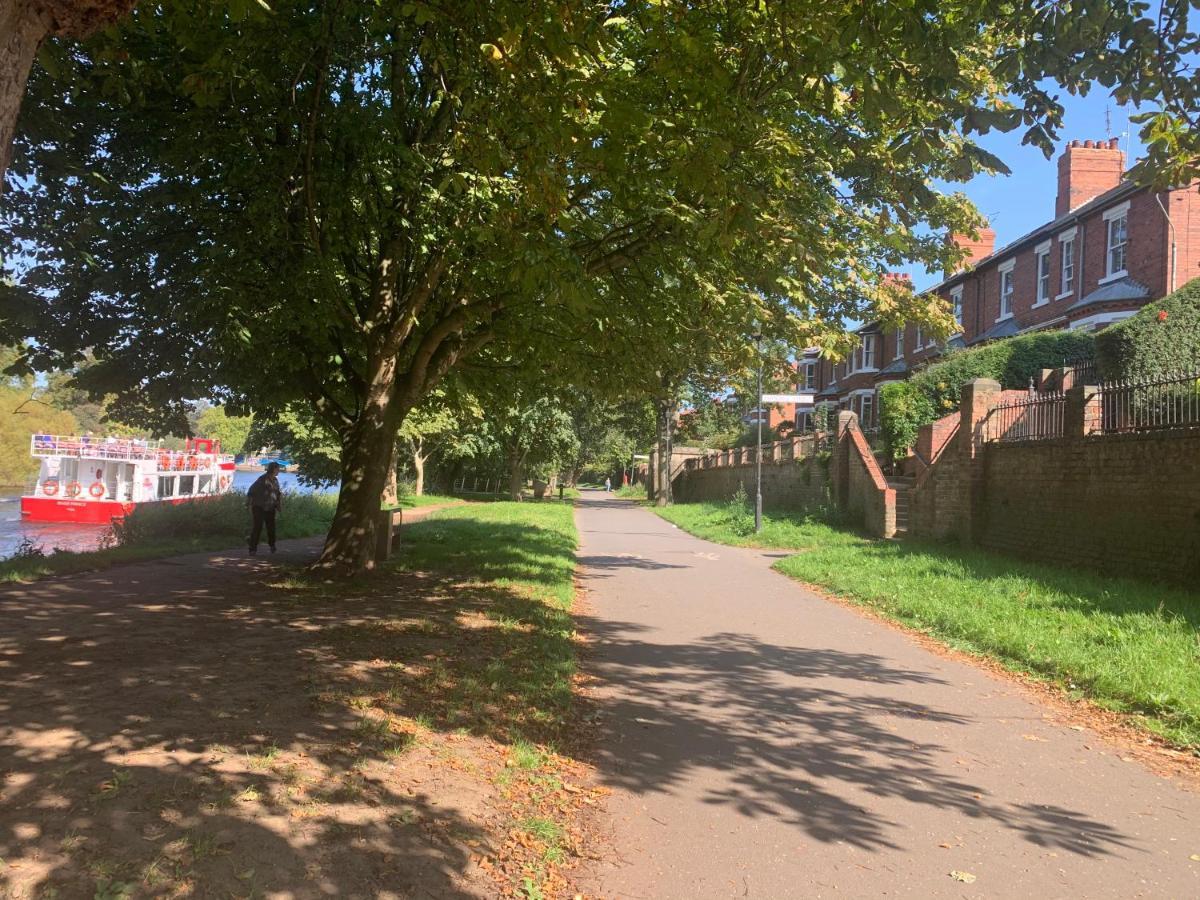 Lodge Riverside - Quaint Victorian By The River York