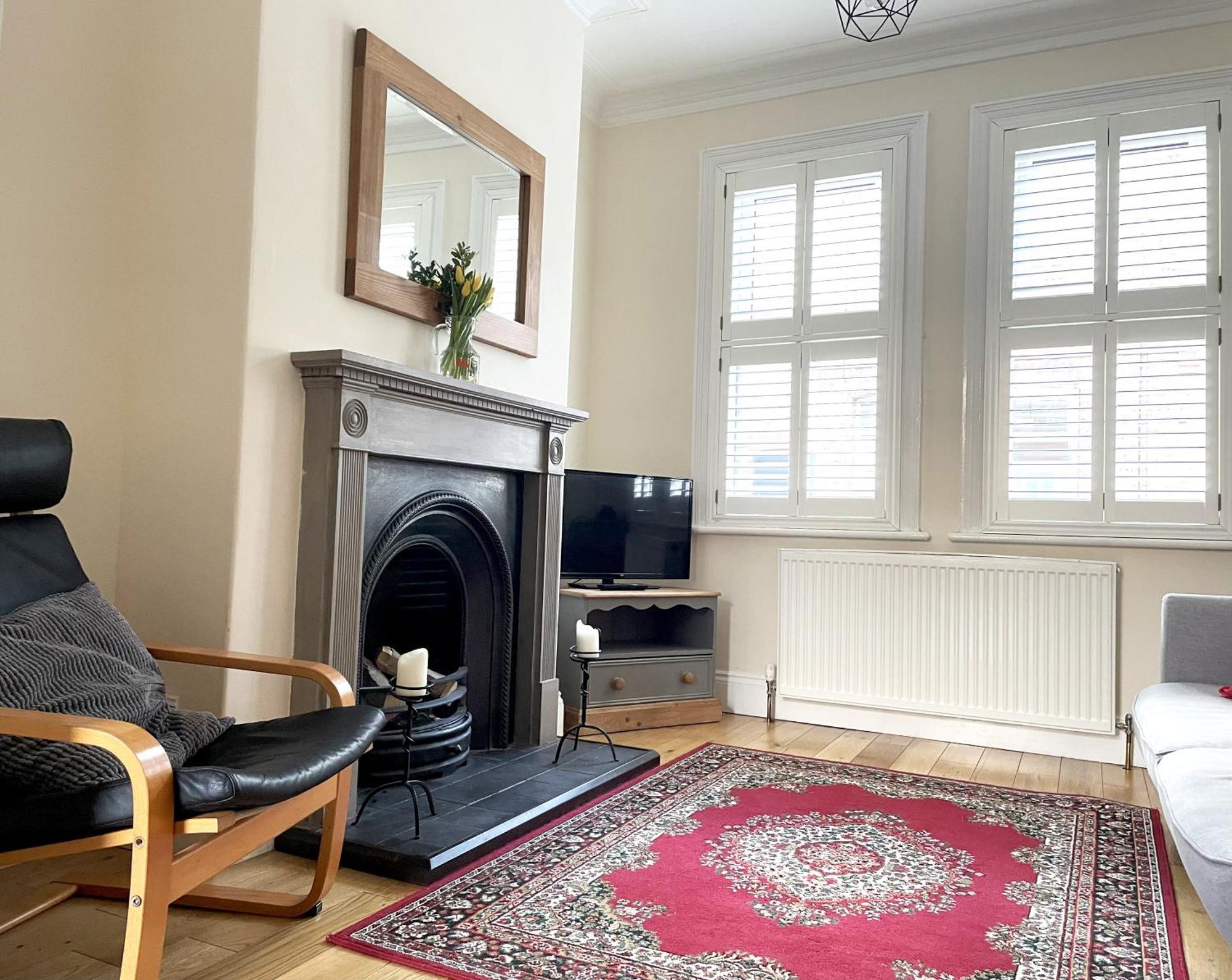 Riverside - Quaint Victorian By The River Lodge York