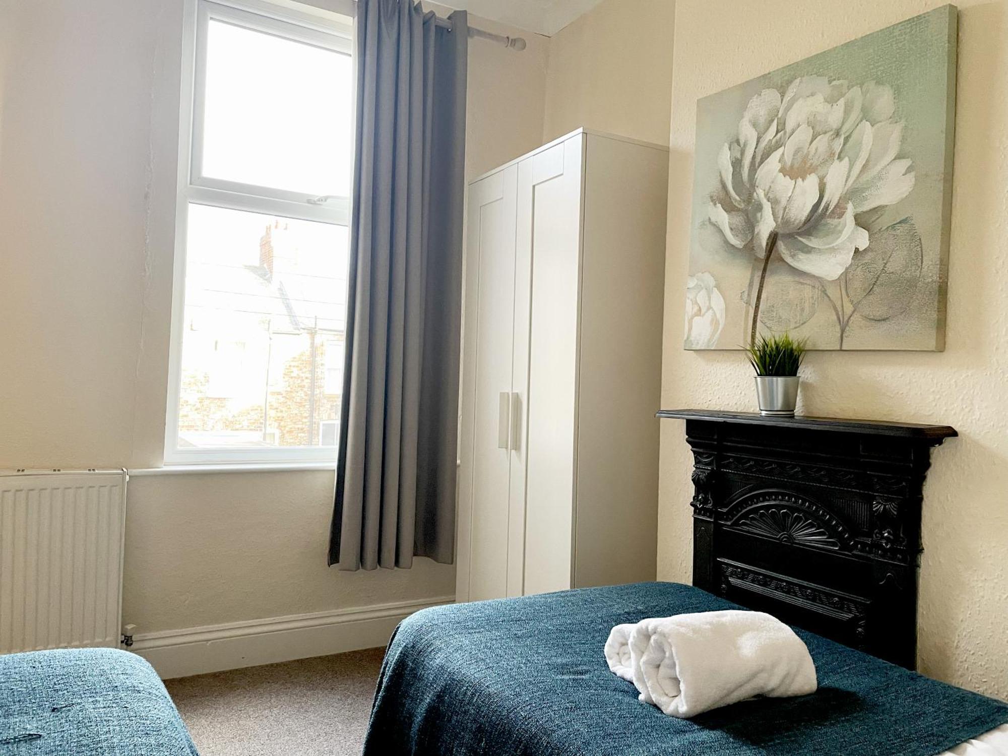 Riverside - Quaint Victorian By The River York