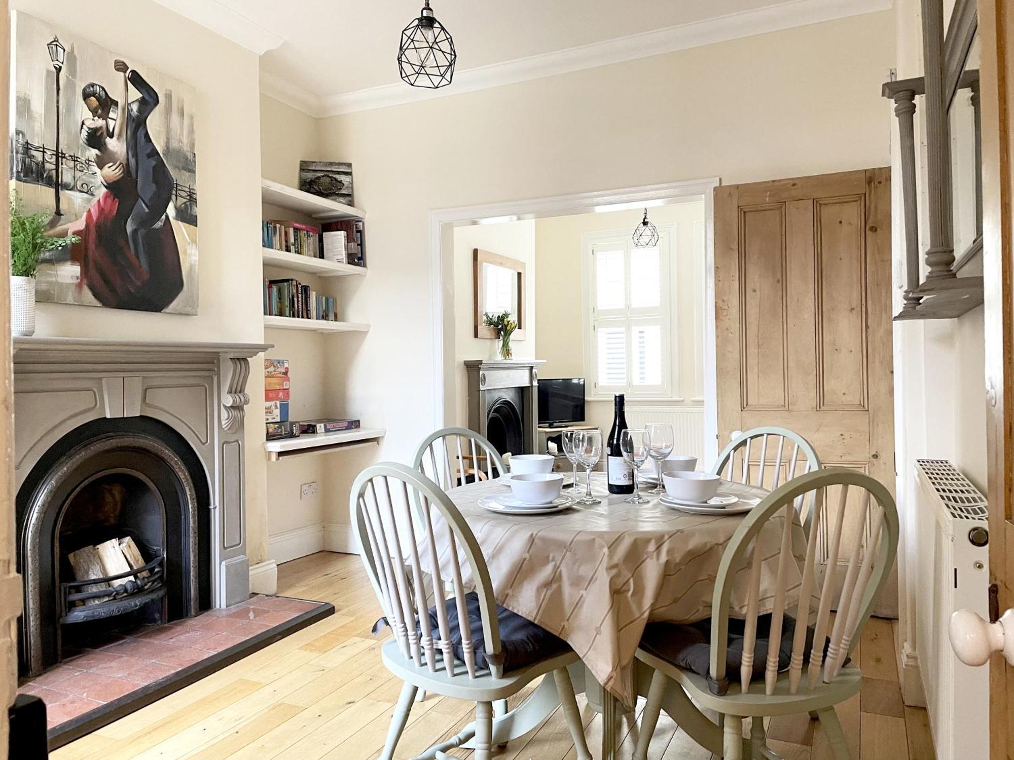Lodge Riverside - Quaint Victorian By The River York