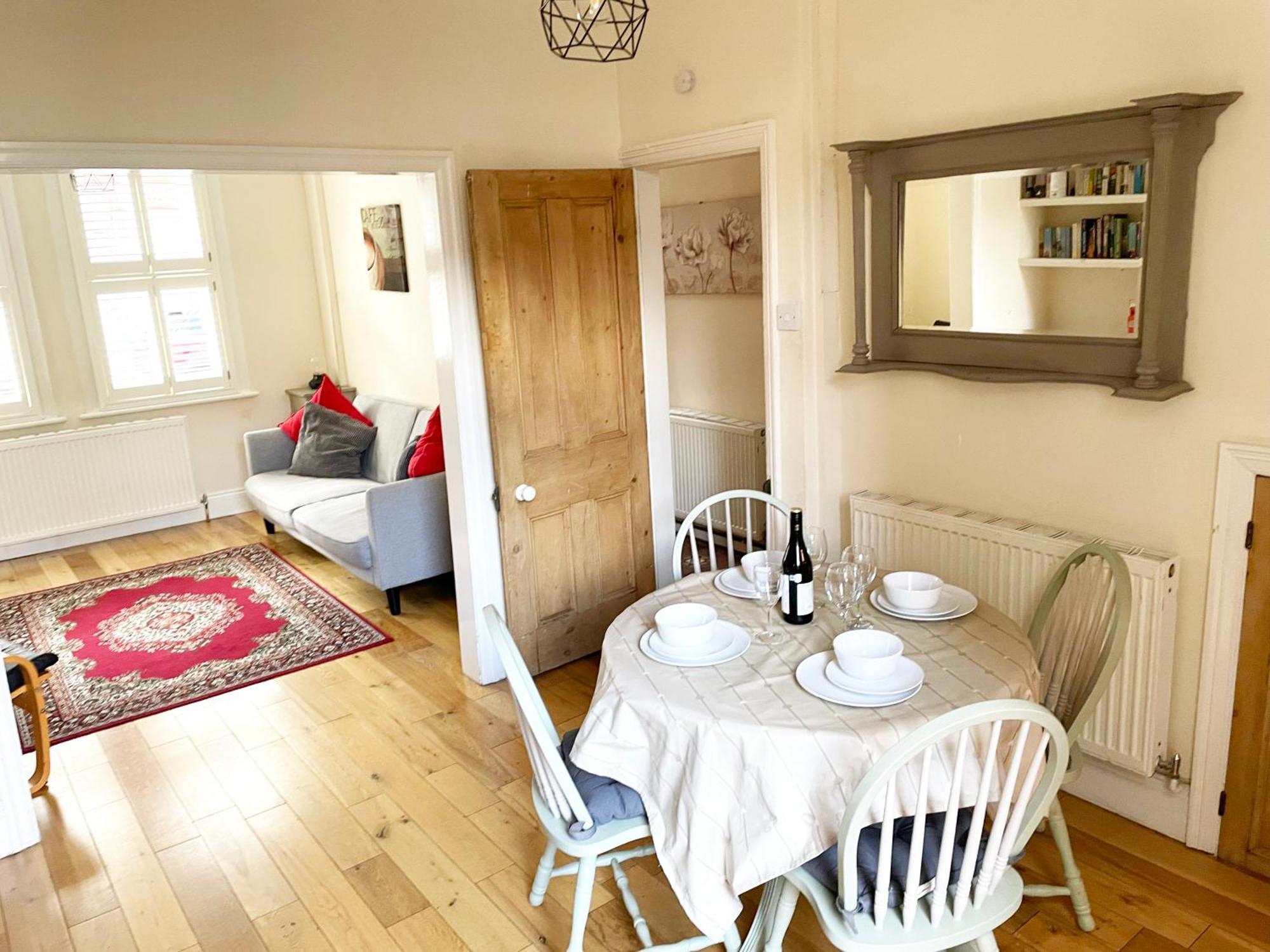 Riverside - Quaint Victorian By The River York