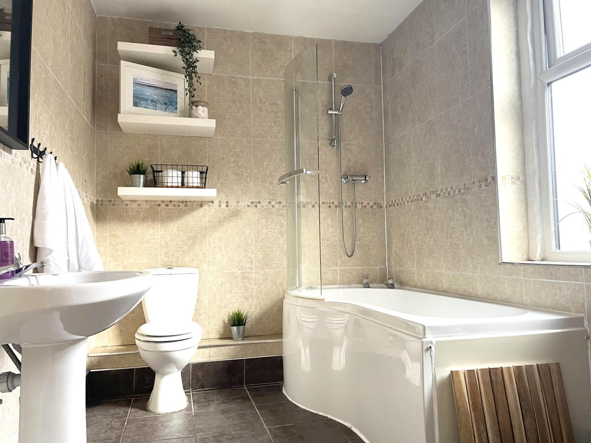 Lodge Riverside - Quaint Victorian By The River York