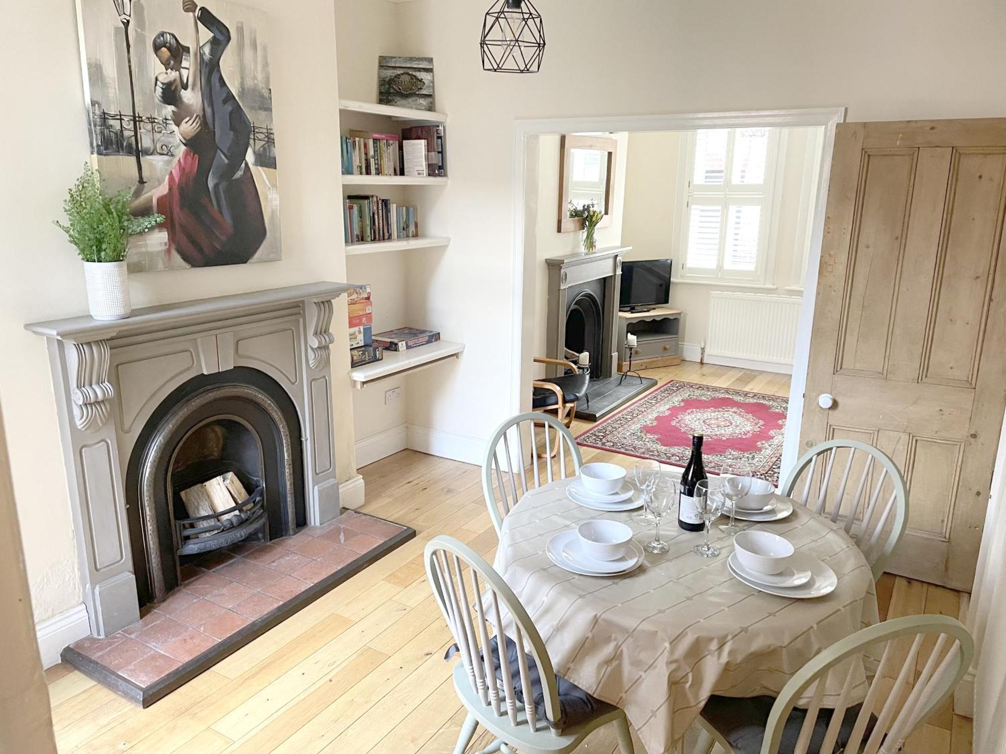Riverside - Quaint Victorian By The River * York